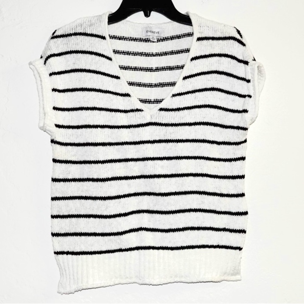 Evereve Black & White Striped Knit V-Neck Sweater Vest – Size XS, 100% Cotton
